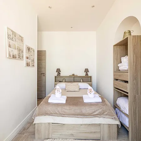 Cozy One Bedroom - Heart Of